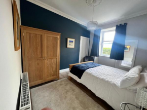 Number 79, Cosy Central Helensburgh 1 Bedroom, ground floor pet friendly, garden